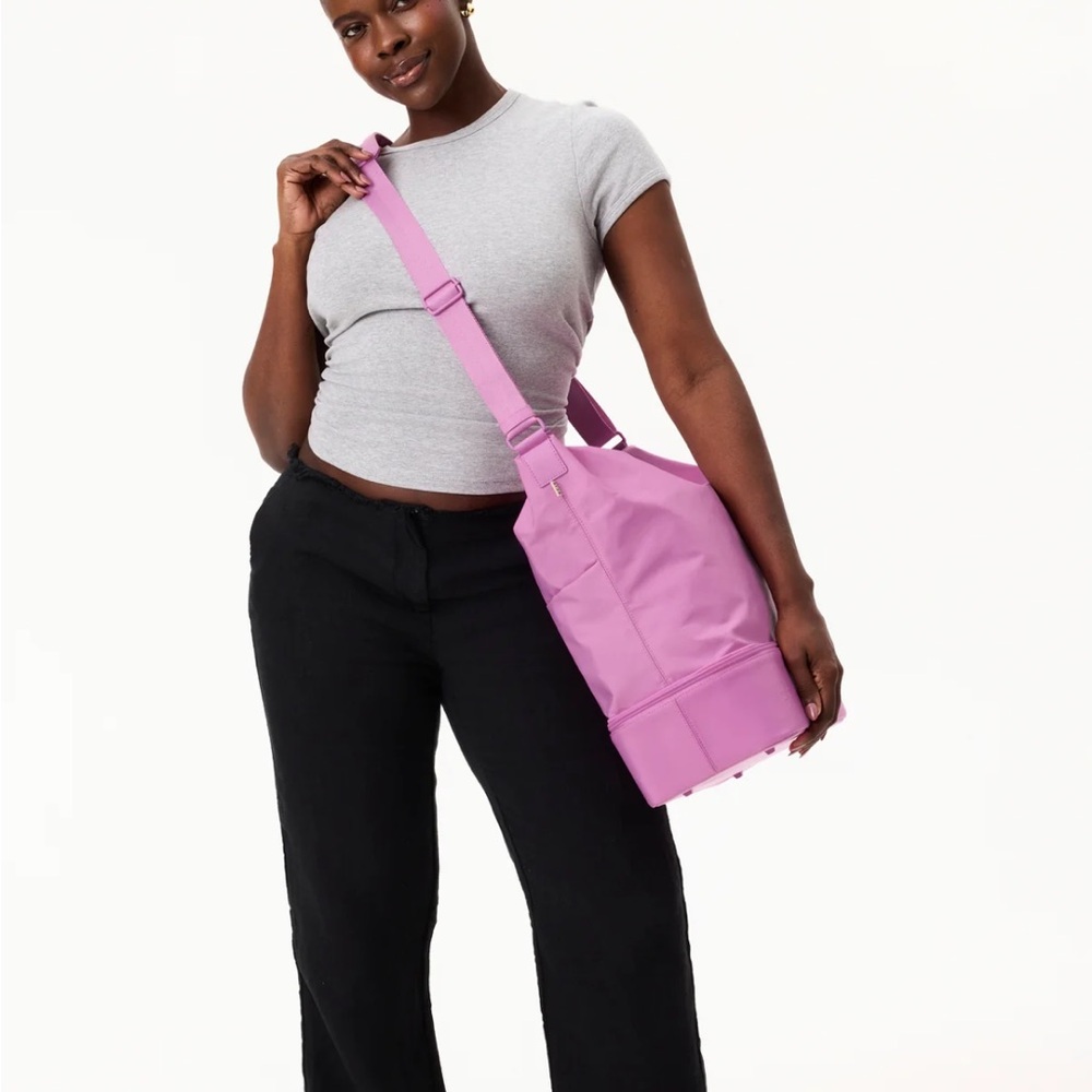 Beis Crescent Weekender (NWT) sold out